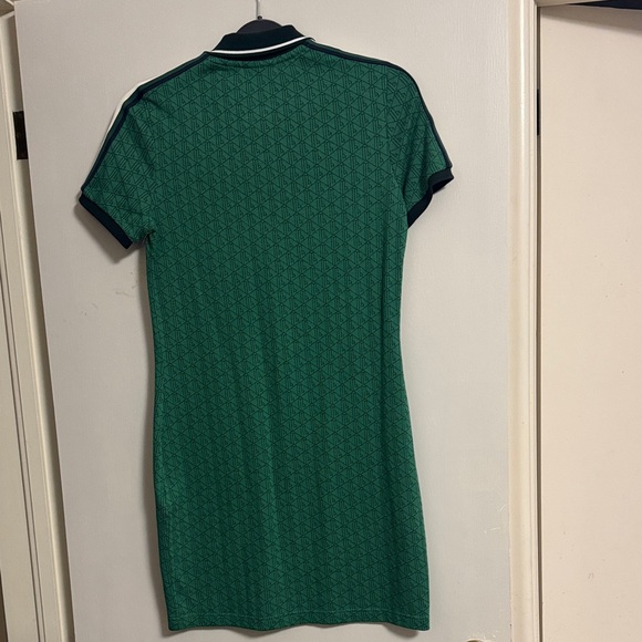 Lacoste - Picture 5 of 5